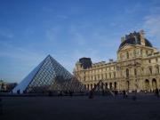 Go see the Mona Lisa, Nike and many more! Go early in the morning! Go see the Mona Lisa, Nike and many more! Go early in the morning!