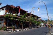 Main street in Seminyak, linking it with Legian and Kuta Main street in Seminyak, linking it with Legian and Kuta