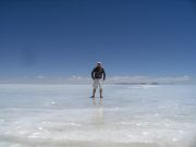 Loosing horizons in Salar de Uyuni