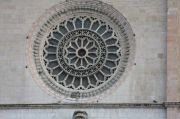 Rose Window, out of hand the maladroit Westerner? Rose Window, out of hand the maladroit Westerner?