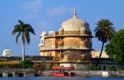 On the lake, the City Palace just about visible behind.