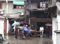 Shanghai - market in the rain...