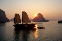 HANOI & HALONG WITH NIGHT ON BOAT (4 DAYS / 3 NIGHTS)
