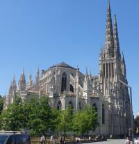 Walking around Bordeaux