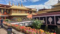 Enjoying Jokhang. Climbing to Potala...